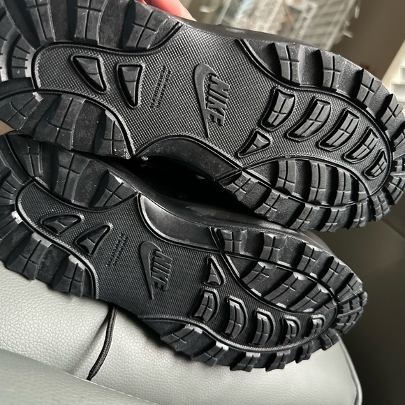 Nike black boots - Picture 6 of 6